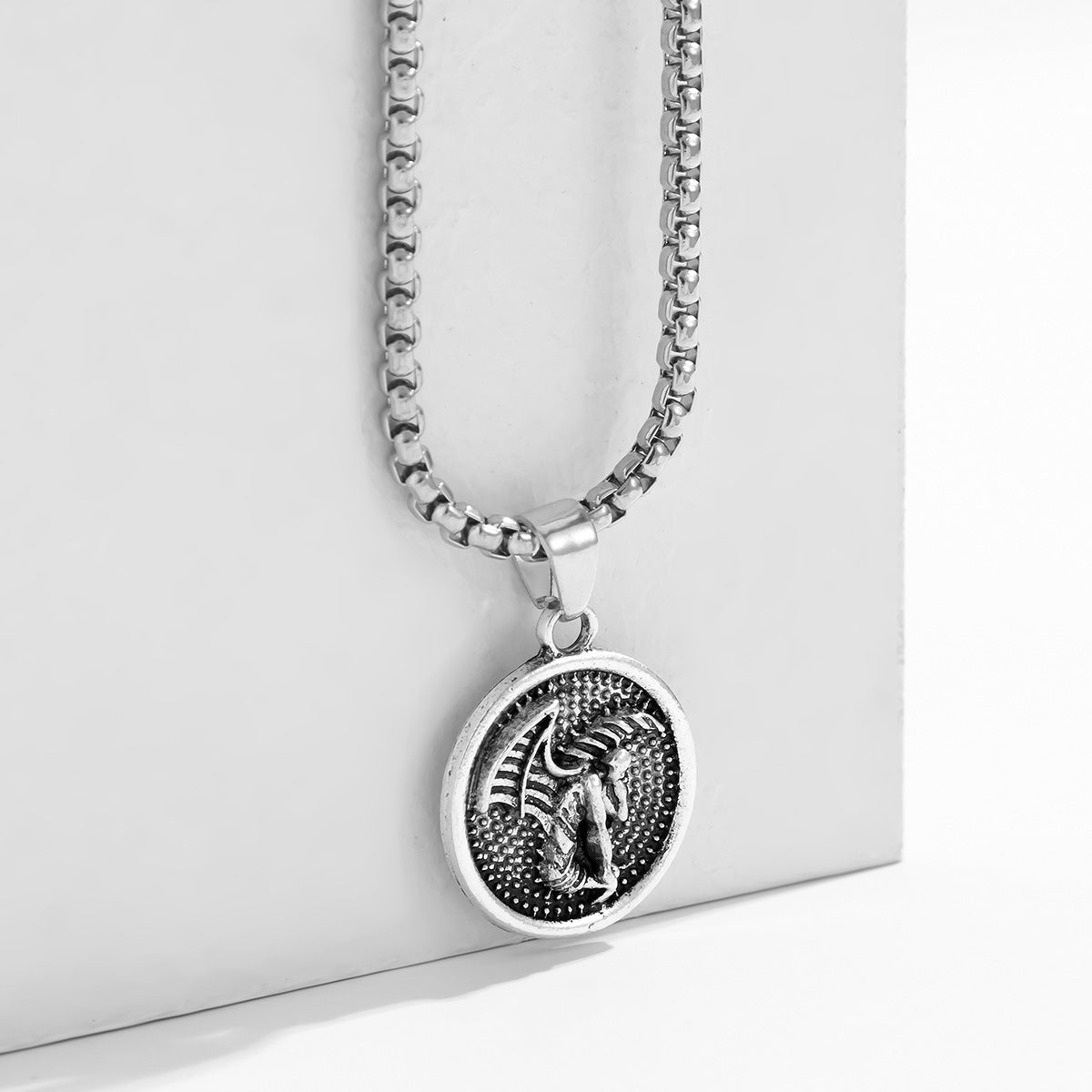 New Geometric Alien Retro Round Card Pendant Necklace Fashion All-Match Sweater Chain For Men