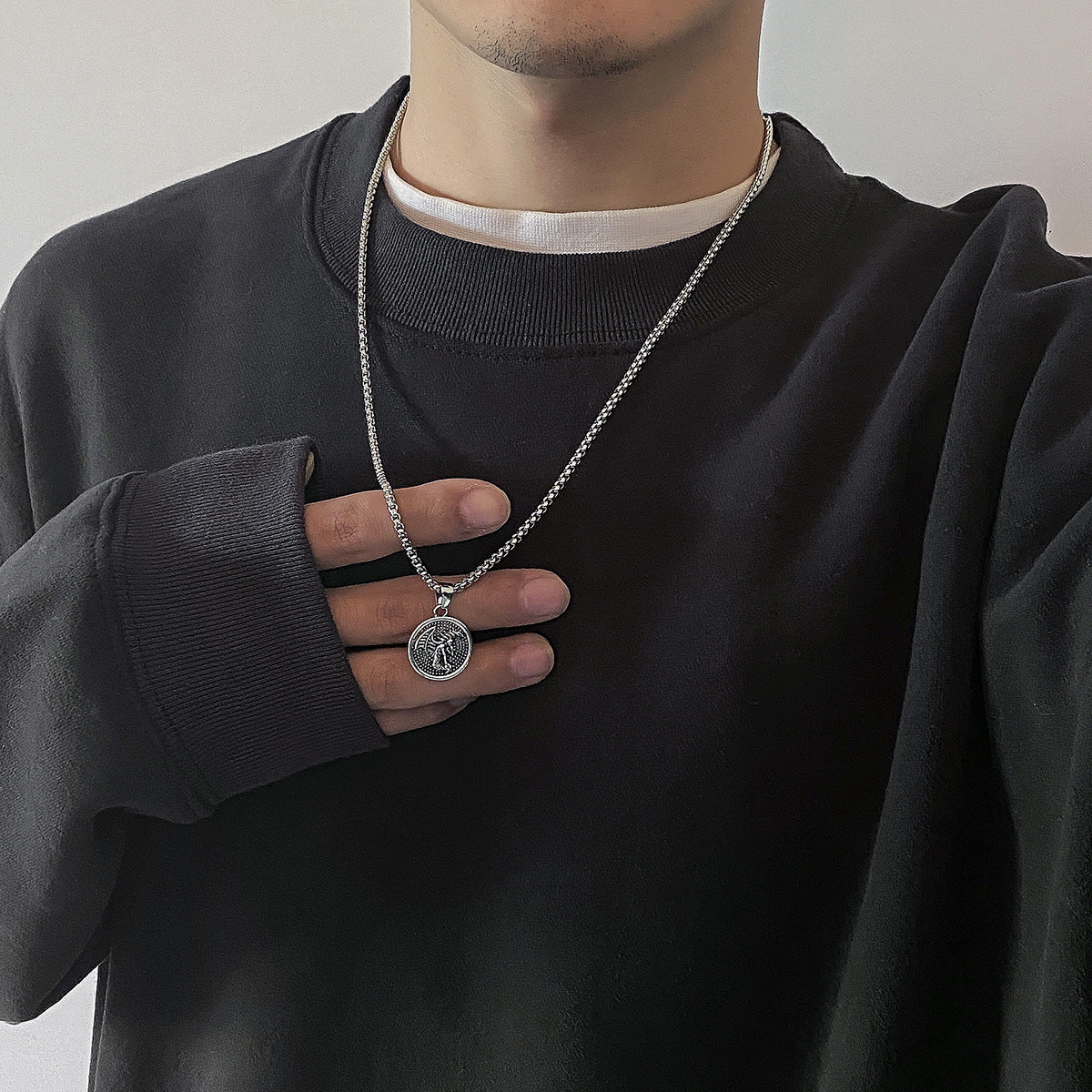 New Geometric Alien Retro Round Card Pendant Necklace Fashion All-Match Sweater Chain For Men