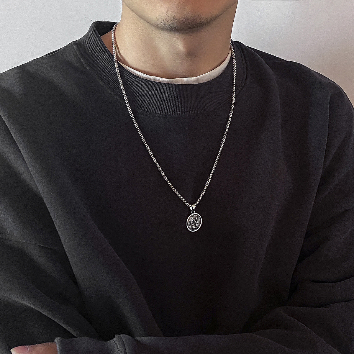 New Geometric Alien Retro Round Card Pendant Necklace Fashion All-Match Sweater Chain For Men